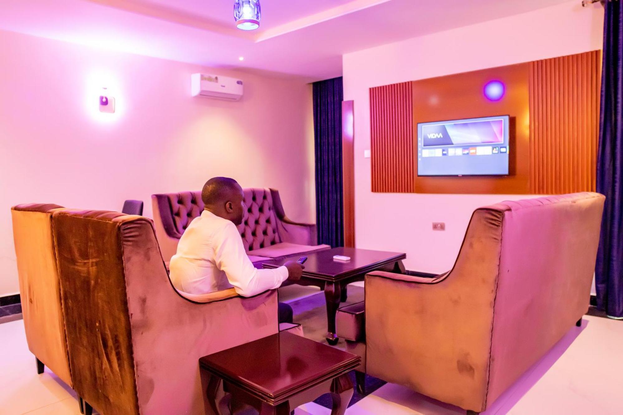 Villa Hilton Hotels Уйо Экстерьер фото